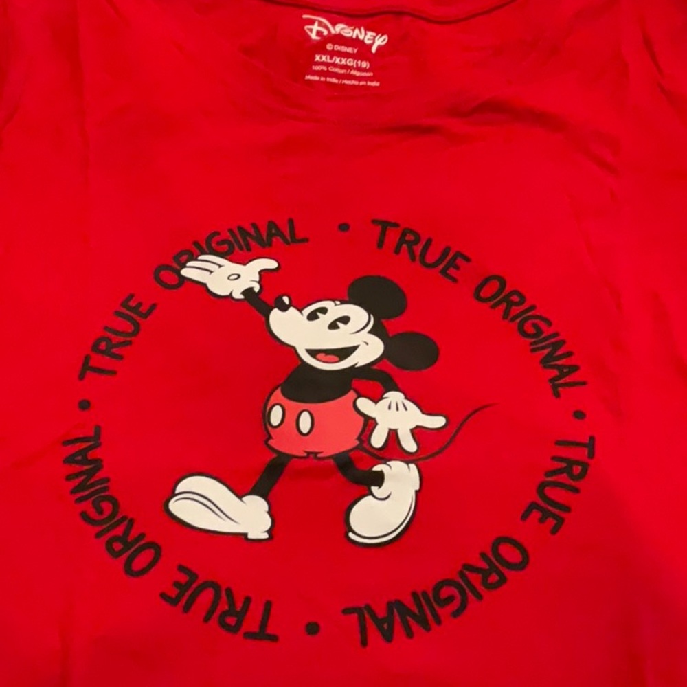Disney Mickey Mouse T-shirt Red.